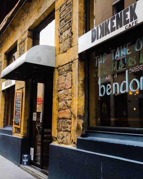 Dikkenek café