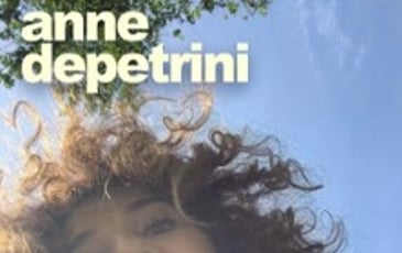 Anne Depetrini, A côté