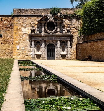 Le Clos du Nymphée dans le parc d'Ombreval
