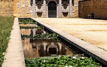Le Clos du Nymphée dans le parc d'Ombreval