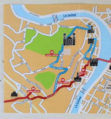 Découvrez l'itinéraire des pèlerins de Saint-Jacques de Compostelle au départ de Saint-Nizier à travers le Vieux-Lyon