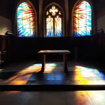 Jeux pour les enfants, église Notre-Dame, Charly