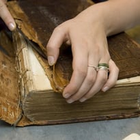 Le livre dans tous ses états: l'atelier de reliure et de restauration