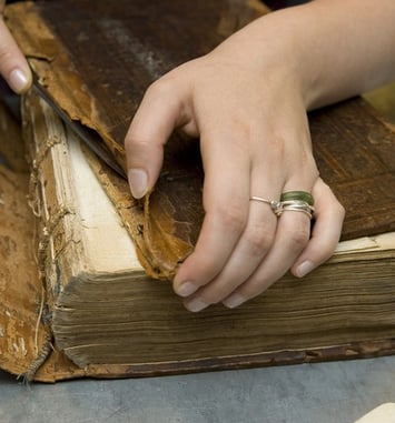 Le livre dans tous ses états: l'atelier de reliure et de restauration