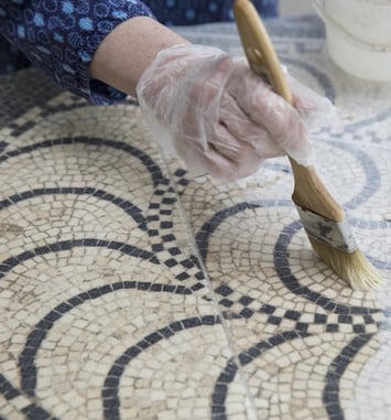 Visites exceptionnelles de l'atelier de restauration de mosaïques et d'enduits peints par l'équipe des restaurateurs.