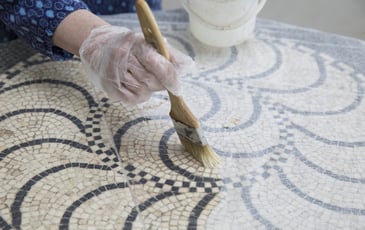 Visites exceptionnelles de l'atelier de restauration de mosaïques et d'enduits peints par l'équipe des restaurateurs.