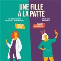 Une fille à la patte