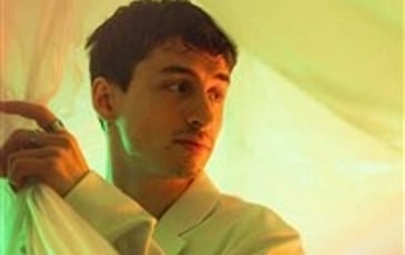 Ayrton dans Nouvelle Vision