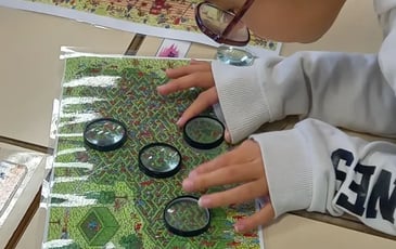 À travers l'objectif