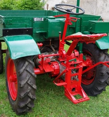 Rassemblement de véhicules agricoles et de transport anciens