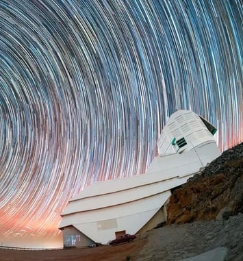 Exposition « Explorer les infinis : des premières chambres à brouillard aux observatoires du XXIe siècle »