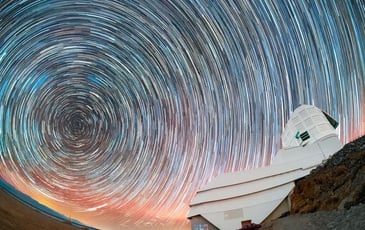 Exposition « Explorer les infinis : des premières chambres à brouillard aux observatoires du XXIe siècle »