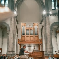 Découvrez l'Église Saint-Pierre accompagné d'un organiste