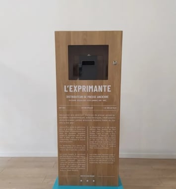 Distributeur de presse ancienne