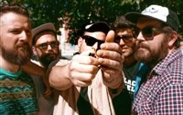 Mahout : reggae jamaïcain punk, garage et funk, version acoustique