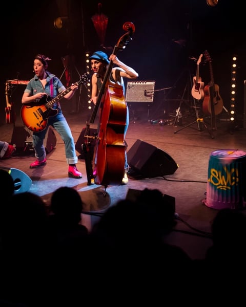 Les Swingirls