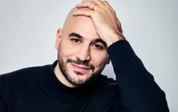 Couleur framboise, Mehdi Djaadi