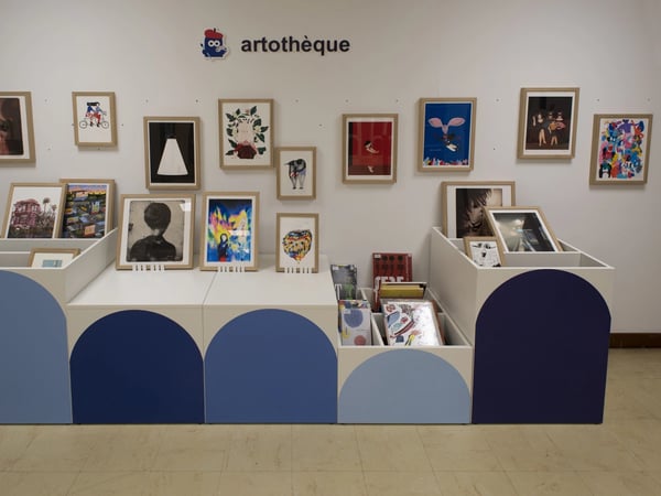 Les murs s'amusent avec l'artothèque