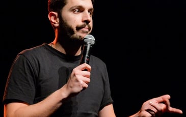 La Gaille, Entre rire et réalité