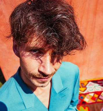 Victor Ghesquière, À découvert
