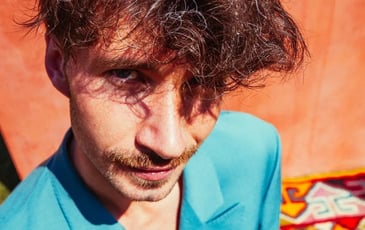 Victor Ghesquière, À découvert