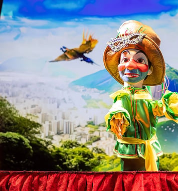 Guignol Rhône Alpes et Rio le majestueux perroquet