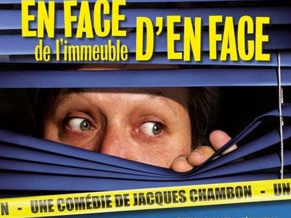 En face de l'immeuble d'en face